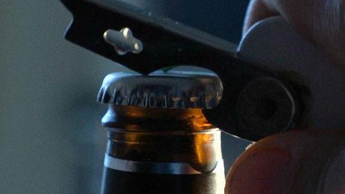 The Food That Built America Season 3 Episode 2 - A Cold One