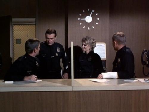 Adam-12 Season 2 Episode 21 - Log 074: Light Duty