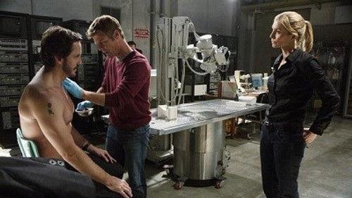 V Season 2 Episode 8 - Uneasy Lies the Head