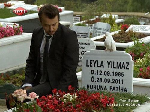 Leyla and Mecnun Season 2 Episode 10 - Kimi Vedalarda Hoşçakal Denilmez!