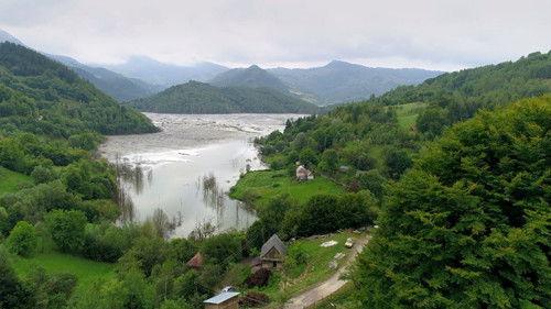 What on Earth? Season 4 Episode 7 - The Minotaur's Lair