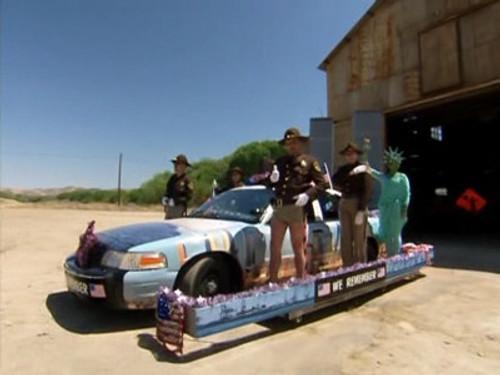 Reno 911! Season 5 Episode 16 - The Parade
