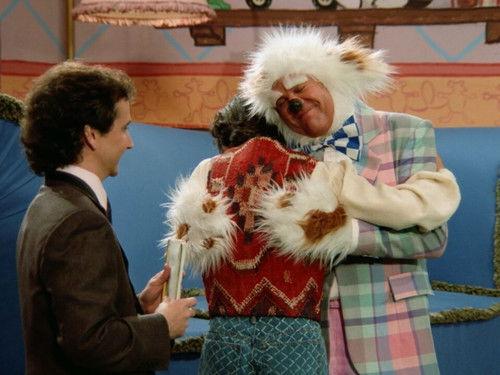 Perfect Strangers Season 5 Episode 24 - Digging Up the News