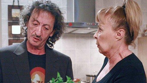 La que se avecina Season 2 Episode 8 - Una apuesta, quinientas cucarachas y una asistenta