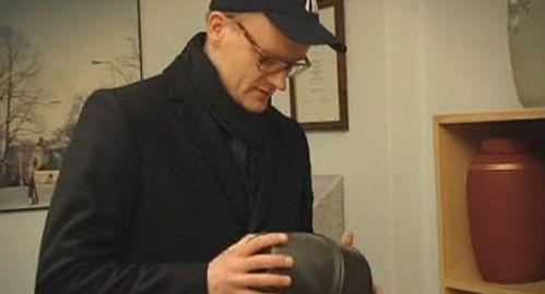 Klovn Season 1 Episode 10 - Goodbye Again Mom