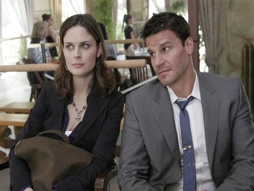 Bones Season 2 Episode 7 - The Girl with the Curl