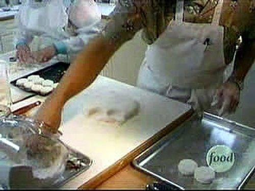 Good Eats Season 1 Episode 7 - The Dough Also Rises