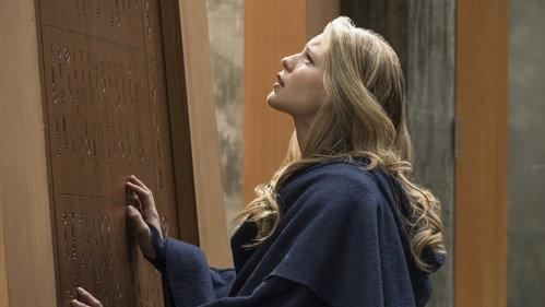 Supergirl Season 3 Episode 20 - Dark Side of the Moon