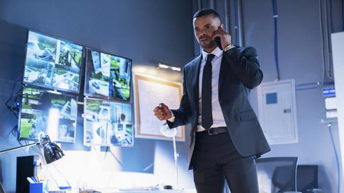 Tell Me a Story Season 2 Episode 9 - Favorite Son