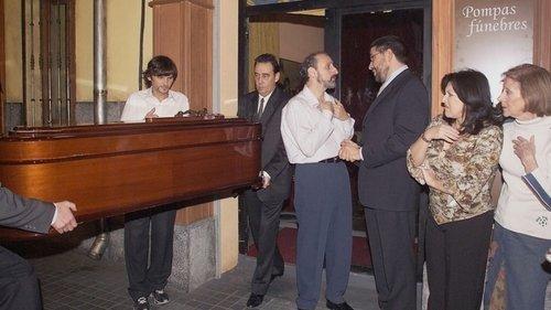 No One Could Live Here Season 1 Episode 11 - Érase un traspaso