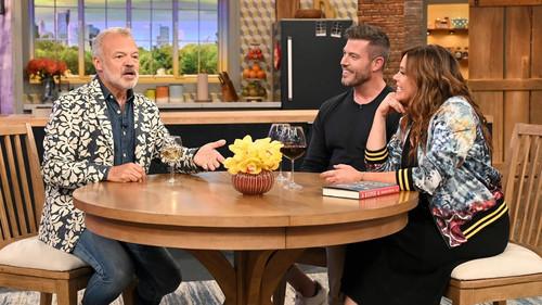 Rachael Ray Season 14 Episode 8 - Jesse Palmer is Rachael's co-host today for a show full of favorites