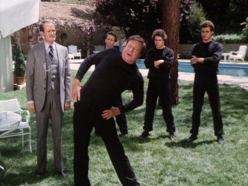 The Dukes of Hazzard Season 6 Episode 16 - Undercover Dukes (1)