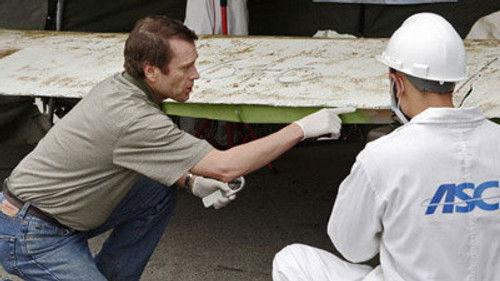 Mayday Season 6 Episode 1 - Ripped Apart (Decompression Failures)