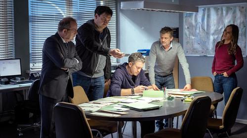 undefined Season 51 Episode 1 - Keiner von uns