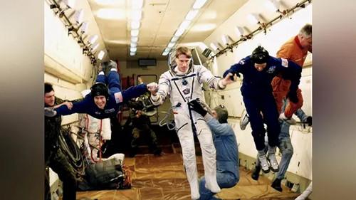 Secret Space Escapes Season 1 Episode 2 - Shipwrecked