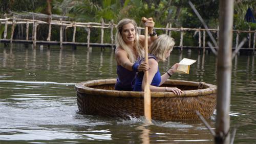 The Amazing Race Season 31 Episode 4 - I Took Out a Polar Bear