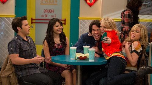 iCarly Season 6 Episode 9 - iFind Spencer Friends