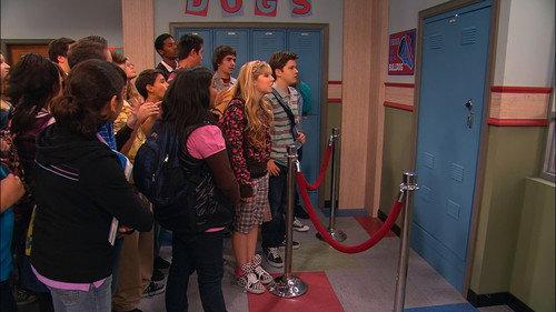 iCarly Season 2 Episode 22 - iMust Have Locker 239