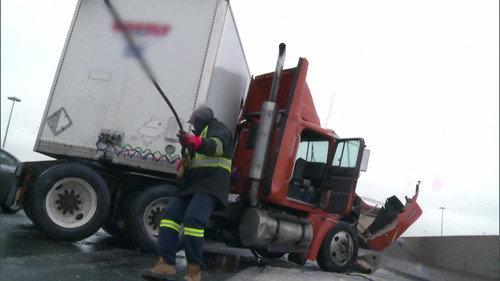 Heavy Rescue: 401 Season 1 Episode 7 - Nerves of Steel