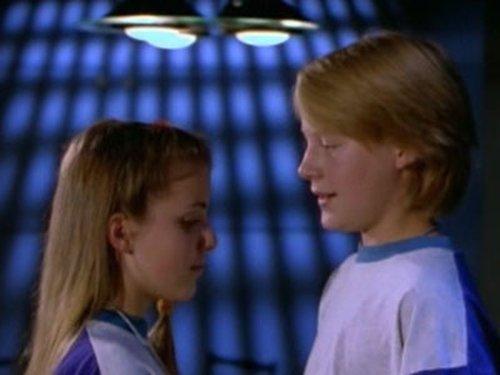 Ocean Girl Season 1 Episode 9 - Romance