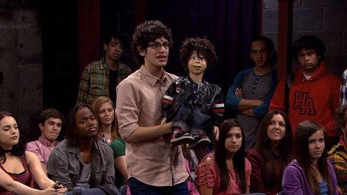 Victorious Season 4 Episode 8 - Robbie Sells Rex