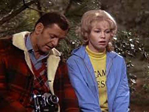 The Odd Couple Season 2 Episode 7 - Does Your Mother Know You're Out, Rigoletto?