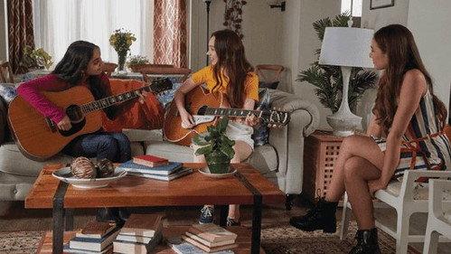 Holly Hobbie Season 5 Episode 3 - The Engrossed Essayist