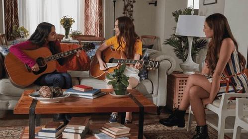 Holly Hobbie Season 5 Episode 3 - The Engrossed Essayist