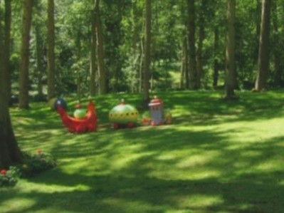 In the Night Garden Season 1 Episode 9 - The Ninky Nonk Wants a Kiss