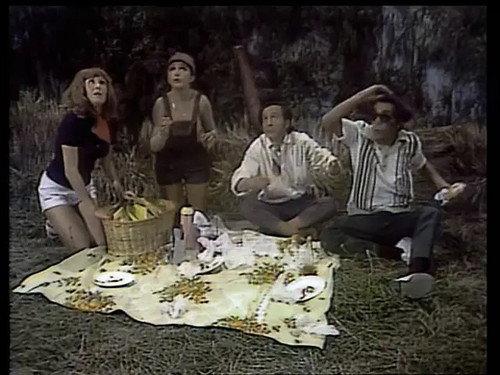 El Chavo del Ocho Season 1 Episode 10 - El Día de Campo / Boxeadores / El Sobre del Dinero (1972)