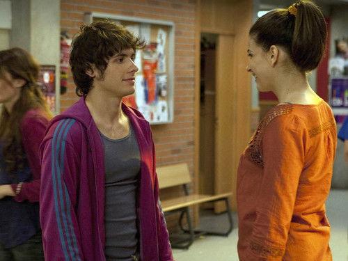 Physics or Chemistry Season 7 Episode 1 - Revolución