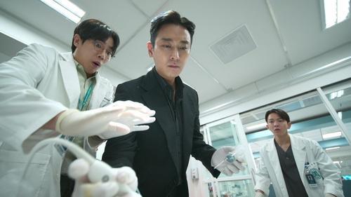 The Trauma Code: Heroes on Call Season 1 Episode 1 - Enter Doctor Maniac