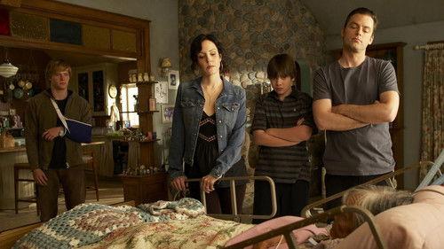 Weeds Season 4 Episode 1 - Mother Thinks the Birds Are After Her