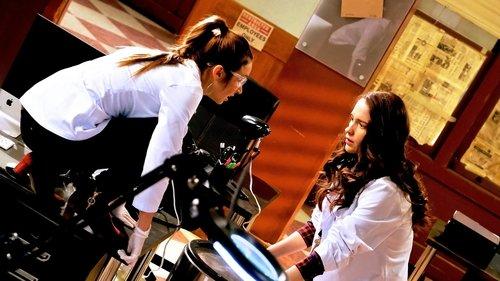 Wynonna Earp Season 2 Episode 2 - Shed Your Skin