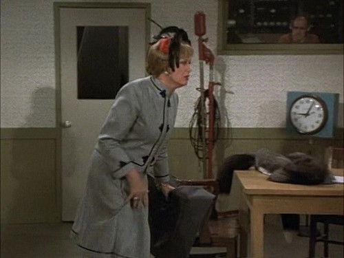 Ellery Queen Season 1 Episode 6 - The Adventure of Miss Aggie's Farewell Performance