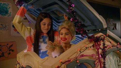 Stuck in the Middle Season 2 Episode 17 - Stuck in a Merry Scary