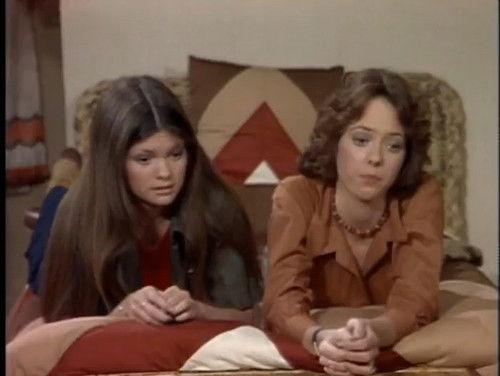 One Day at a Time Season 3 Episode 3 - The Older Man (3)