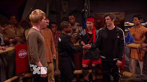 Pair of Kings Season 3 Episode 16 - Thumb & Thumber