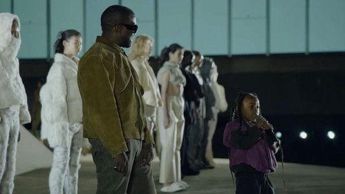 Keeping Up with the Kardashians Season 19 Episode 2 - Paris, Puppies and Pranks