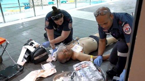 Paramedics Season 1 Episode 1 - Episode 1