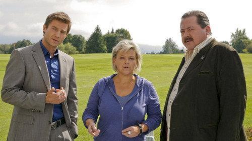 Die Rosenheim-Cops Season 10 Episode 4 - Tod auf dem Golfplatz