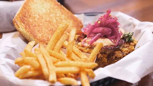 Diners, Drive-Ins and Dives Season 51 Episode 10 - Triple D Nation: All-American Eats