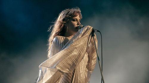 Daisy Jones & the Six Season 1 Episode 10 - Track 10: Rock ‘n’ Roll Suicide