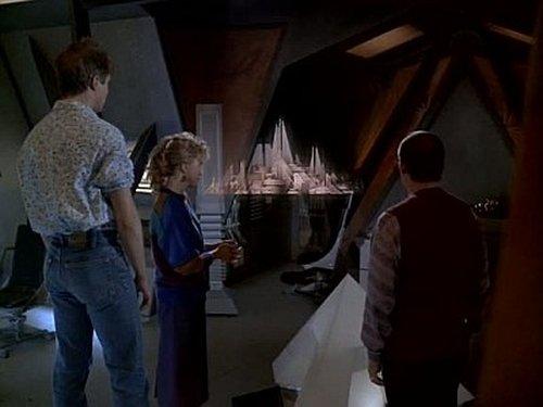 Amazing Stories Season 2 Episode 20 - Moving Day