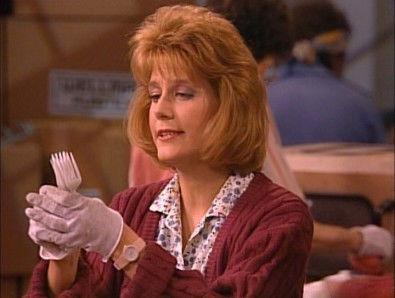 Roseanne Season 1 Episode 19 - Workin' Overtime