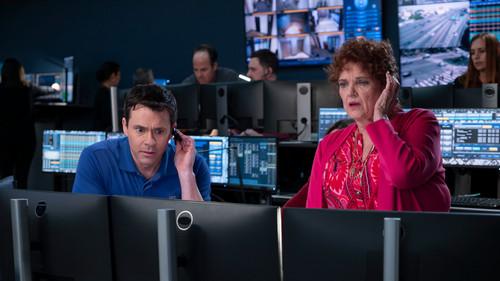 9-1-1 Season 8 Episode 12 - Disconnected
