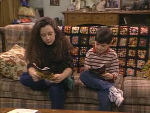 Roseanne Season 3 Episode 6 - Becky, Beds and Boys