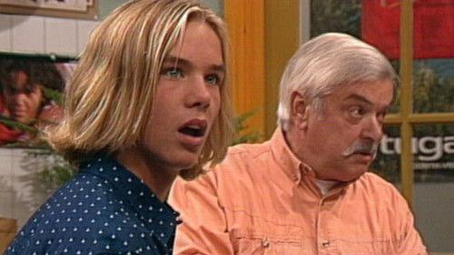 Oppassen!!! Season 4 Episode 1 - A World of Trouble