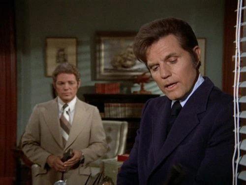 Hawaii Five-O Season 7 Episode 21 - Hit Gun For Sale