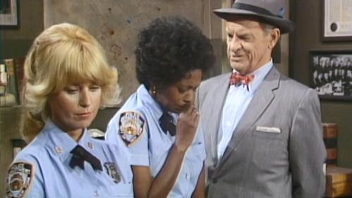 Barney Miller Season 2 Episode 13 - Hot Dogs